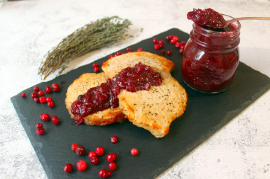 Lingonberry sauce for meat for winter