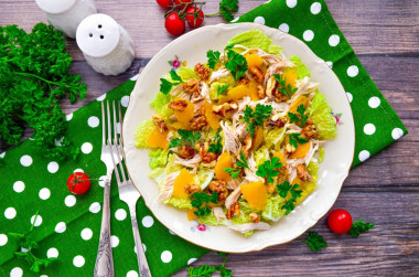 Salad with orange and chicken