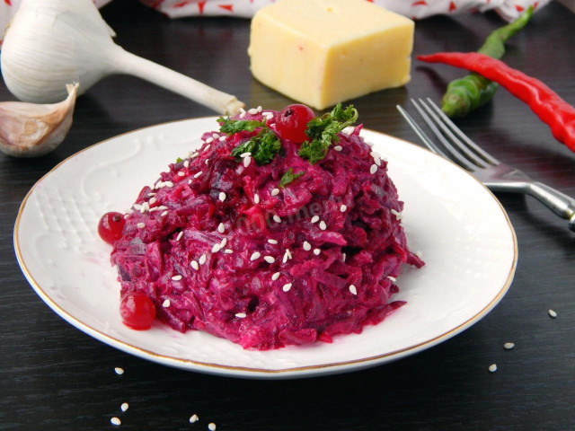 Salad with raisins cheese and walnuts