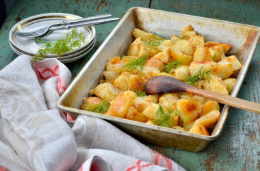 Golden potatoes in the oven