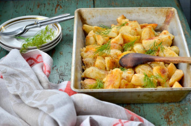 Golden potatoes in the oven