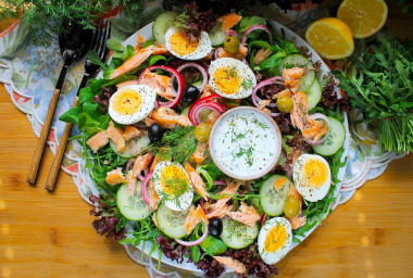 Hot smoked smoked fish salad