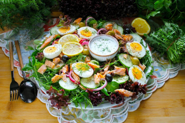 Hot smoked smoked fish salad