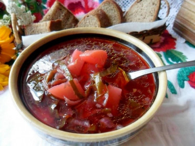 Borscht with beetroot tops