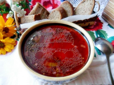 Borscht with beetroot tops