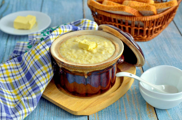 Milk millet porridge in a slow cooker