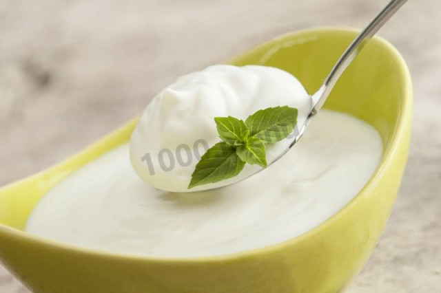 Goat's milk yogurt at home