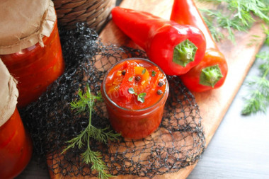 Bell pepper lecho with tomato paste for winter