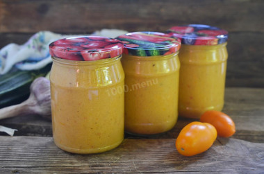 Squash caviar with mayonnaise and tomato paste for winter