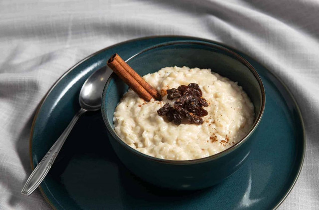 Rice porridge in a slow cooker on water