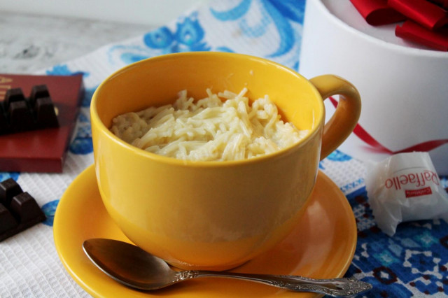 Milk porridge with vermicelli