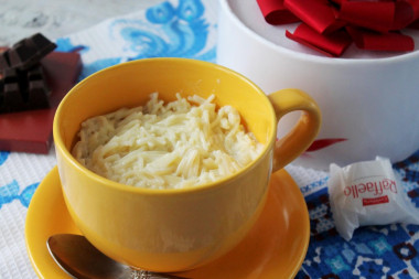 Milk porridge with vermicelli