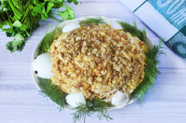 Turtle salad with chicken and walnuts