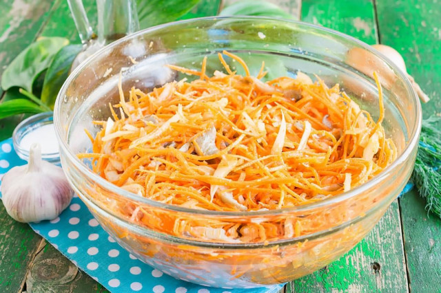 Salad with mushrooms and Korean carrots