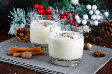 Egg nog drink