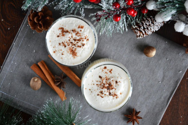 Egg nog drink