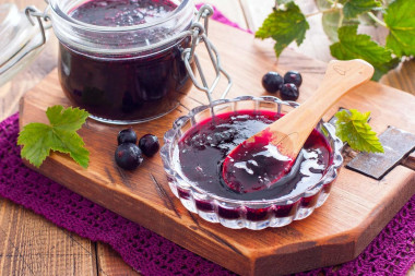 Quick blackcurrant jam through a meat grinder for winter