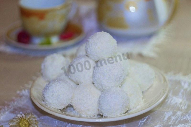 Coconut balls with cottage cheese