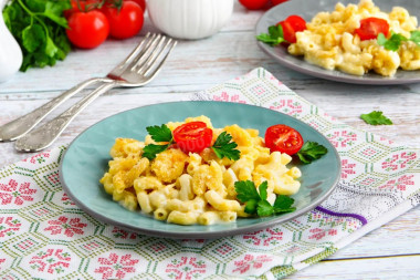 Pasta with cream in the oven