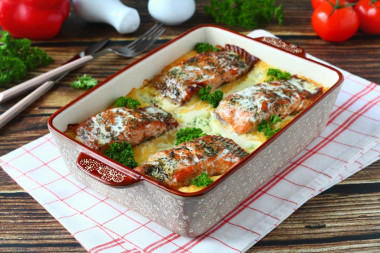 Potato casserole with fish in the oven