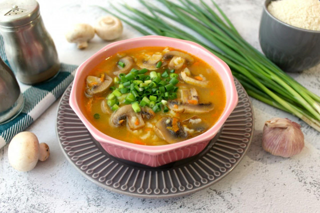 Mushroom soup with rice