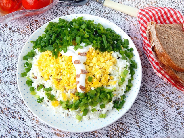 Birch salad with mushrooms and chicken