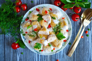 Meatballs in sour cream sauce in the oven