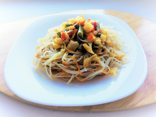 Chinese noodles with vegetables