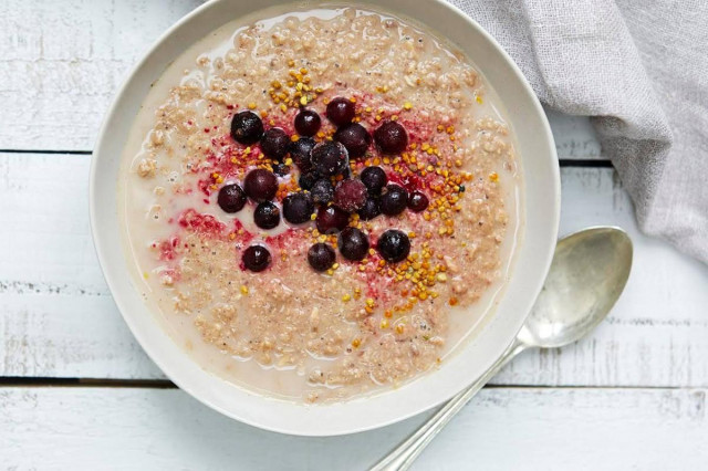 Liquid oatmeal porridge