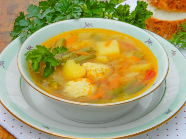 Vegetable soup with meatballs