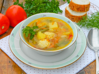 Vegetable soup with meatballs