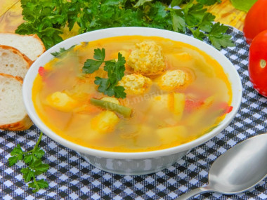 Vegetable soup with meatballs