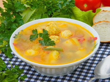 Vegetable soup with meatballs