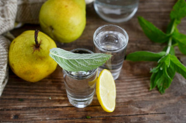 Moonshine from pears at home