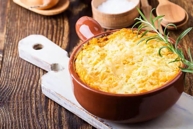 Potato pie with minced meat in the oven