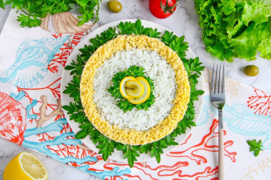 Salad with lightly salted trout