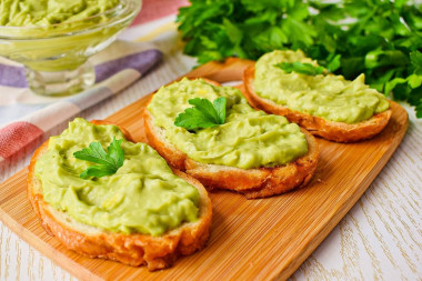 Avocado spread for sandwiches