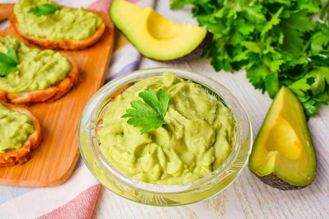 Avocado spread for sandwiches