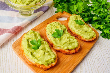 Avocado spread for sandwiches