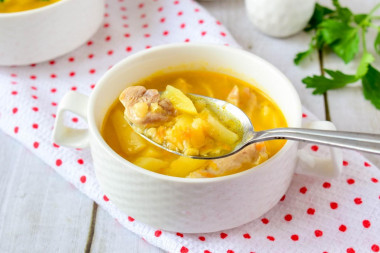 Classic pea soup with chicken