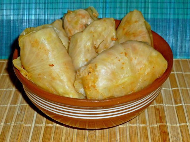 Stuffed cabbage rolls with chicken