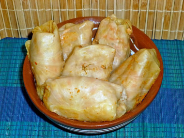 Stuffed cabbage rolls with chicken