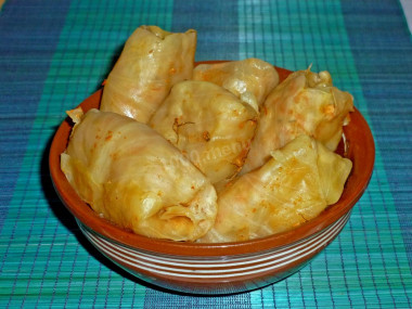 Stuffed cabbage rolls with chicken