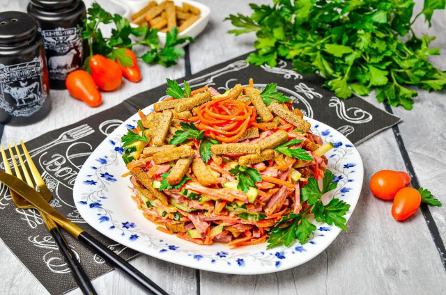 Salad with Korean carrots and crackers