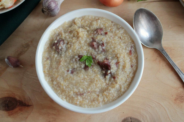 Wheat porridge with meat