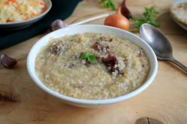 Wheat porridge with meat