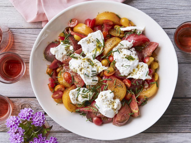 Salad with pickled tomatoes