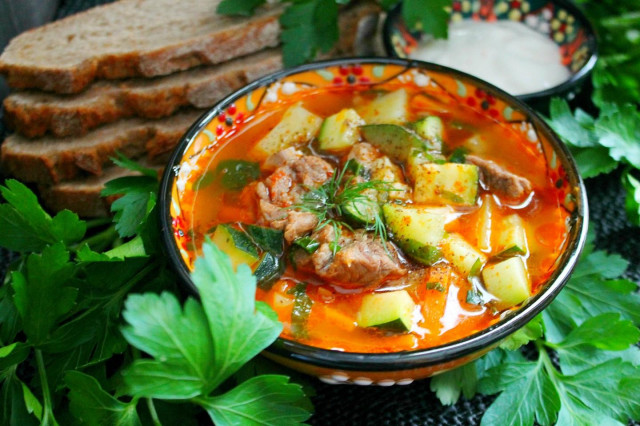 Zucchini tomato soup with meat