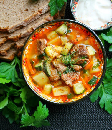 Zucchini tomato soup with meat