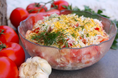 Tomato cheese and mayonnaise salad with garlic